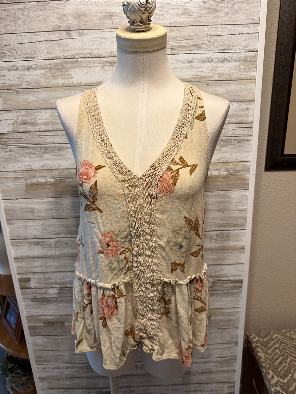 Floral Crochet-Trim Sleeveless Peplum Top - Cream with coral Floral size small